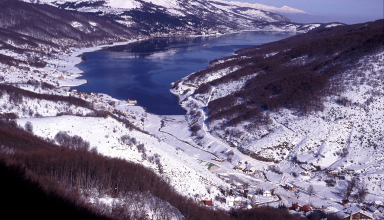 Nga nesër ski-qendra Mavrovë fillon me punë, ditën e parë skijimi është falas