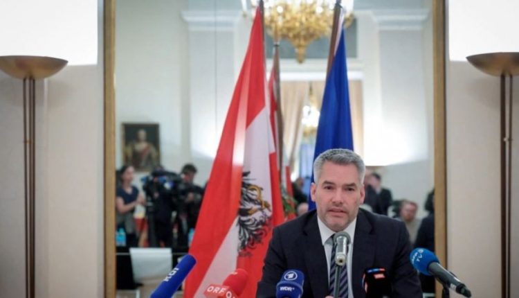 Kancelari austriak paralajmëron për ofensivë madhore ruse