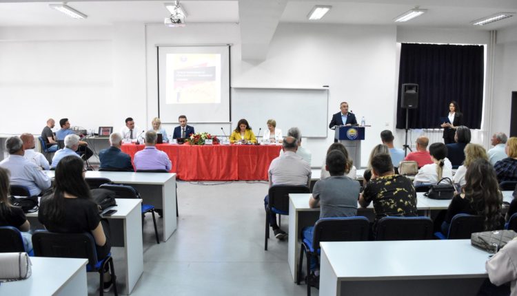 Fakulteti Ekonomik i Universitetit të Tetovës organizoi debat shkencor me temën “Sfidat ekonomike në periudhën post pandemike”