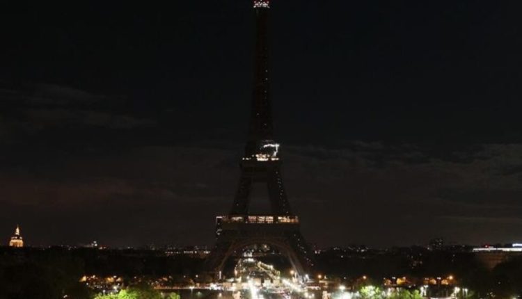 Paris, Kulla Eiffel shuan dritat për shkak të krizës energjetike