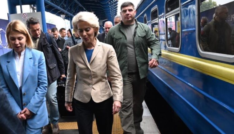 Von der Leyen mbërrin në Kiev, do takohet me presidentin Zelensky