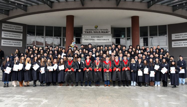 Universiteti i Tetovës ndau 113 bursa për studentët ekselentë