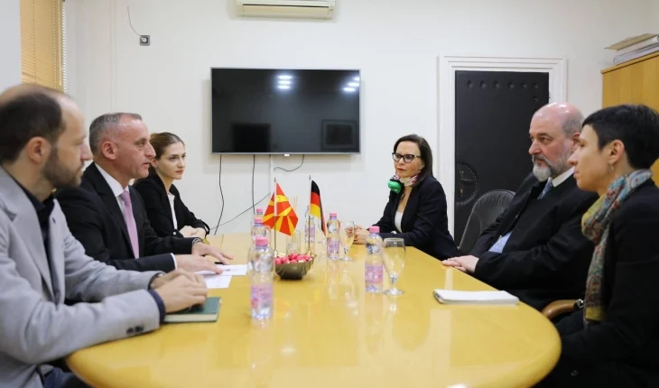Ministri Mexhiti priti në takim zëvendësambasadorin gjerman, Graf