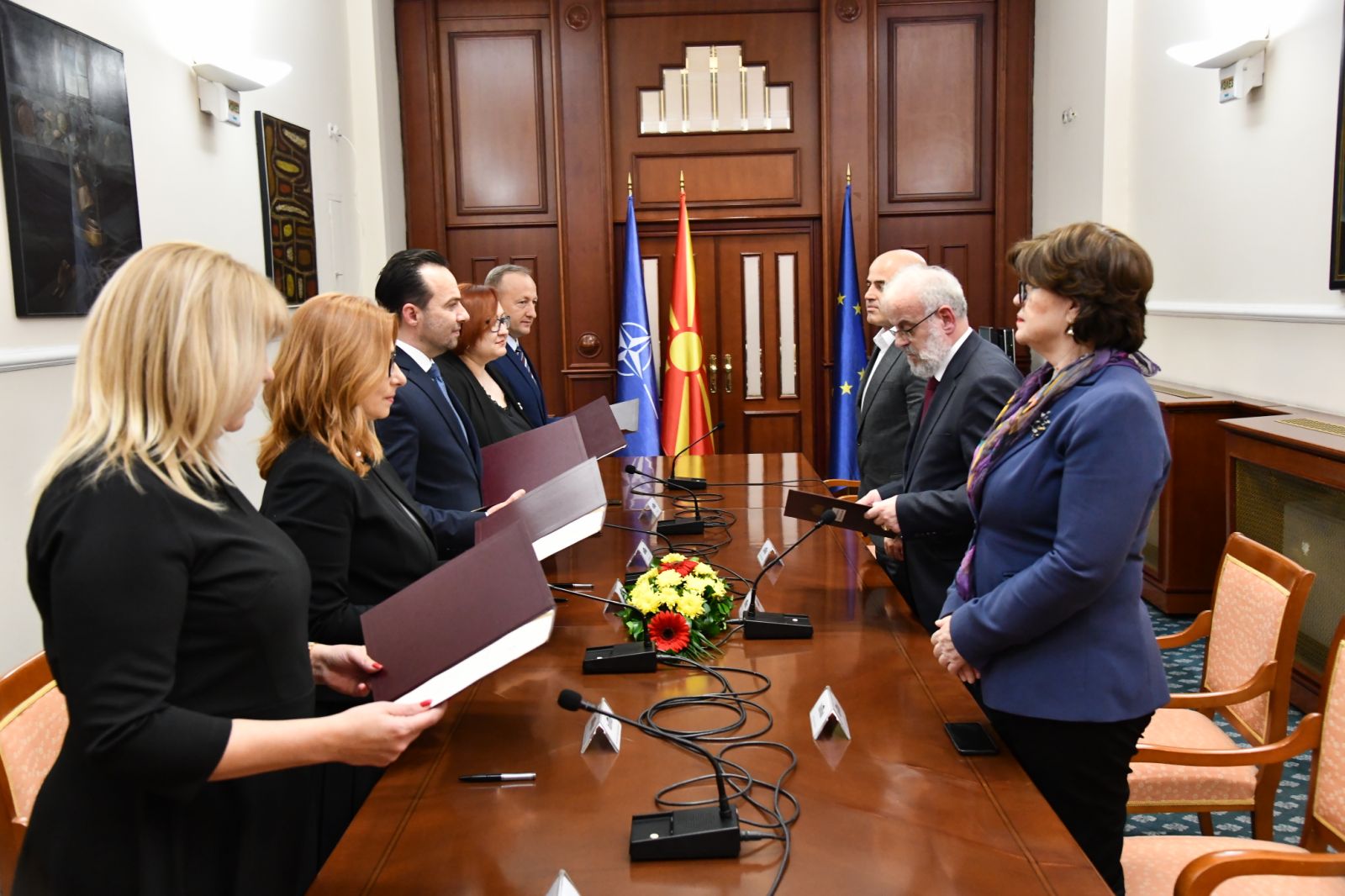 Vjollcë Berisha Dhe Tiron Jajaga, Zëvendës Ministrat E Rinj Nga Radhët ...