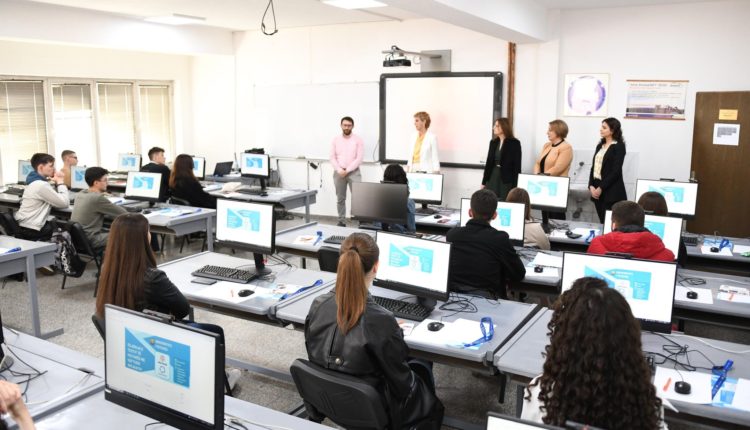 Përfundon me sukses trajnimi Zgjidhja e testit të maturës me softuer aplikativ i organizuar nga Universiteti i Tetovës