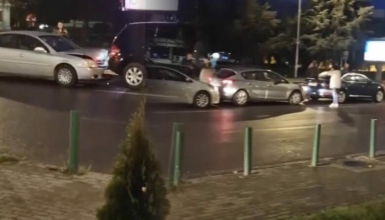 Aksident zinxhiror në afërsi të Mavrovkës, shtatë makina të përfshira