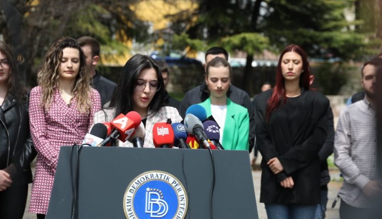 Të rinjtë e Fraksionit të BDI-së me porosi për ministrat: Mos luani me fatin tonë sepse ne nuk jemi lojërat e juaja të fatit