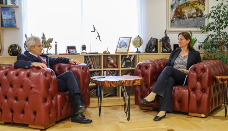 Ahmeti realizoi takim me ambasadoren greke, Sophia Philippidou