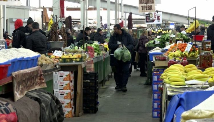 Tregtarët e fruta-perimeve me fatura të rrejshme në dogana me qëllim të pagesës më të lirë