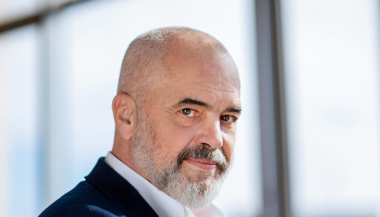 Edi Rama operohet nga “zora qorre”