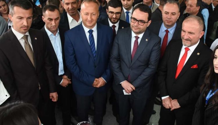 Agim Nuhiu : Universiteti i Tetovës është vendi i duhur për brezin e ri, për të ndërtuar të ardhmen e popullit!