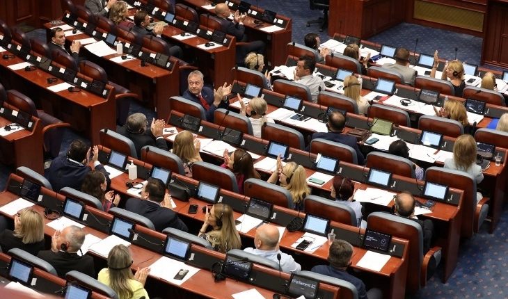 “Ylli evropian” përplas pushtetin dhe opozitën në Maqedoni të Veriut