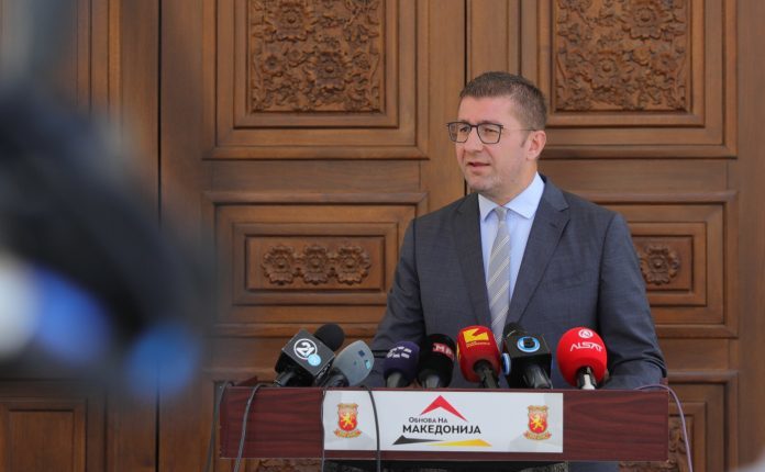 Mickoski: Kovaçevski të mos frikësohet, le t’i propozojë ndryshimet kushtetuese në Kuvend