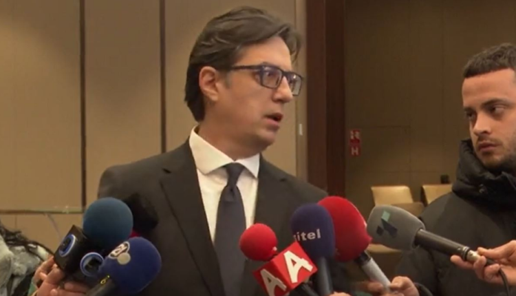 “Nuk mund të dalim para syve të qytetarëve”, Pendarovski kundër rritjes së rrogave për funksionarët