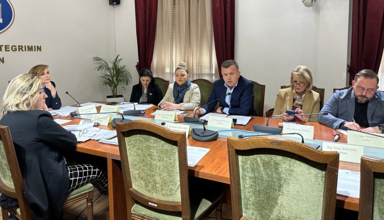 Balla: Të ndalohet Tik-Toku në institucionet publike, rrezik për sigurinë