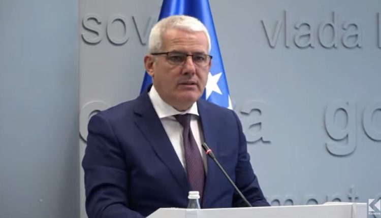 Sveçla: Policia po zhvillon aksion kundër keqpërdorimeve të rrymës në veri