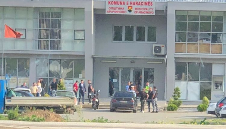 Tentim për sulm ndaj kryetarit të Haraçinës? Forca policore, përpara komunës