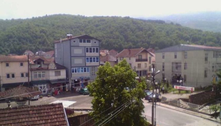 I mbylli punonjësit e komunës brenda dhe theu inventarin – Arrestohet 48 vjeçari nga Negotina e Pollogut