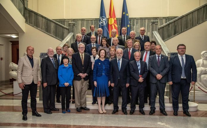 Me ftesë të Këshillit të Ambasadorëve Shqiptarë/ Këshilli i Ambasadorëve Amerikanë po viziton Shqipërinë, Kosovën dhe Maqedoninë