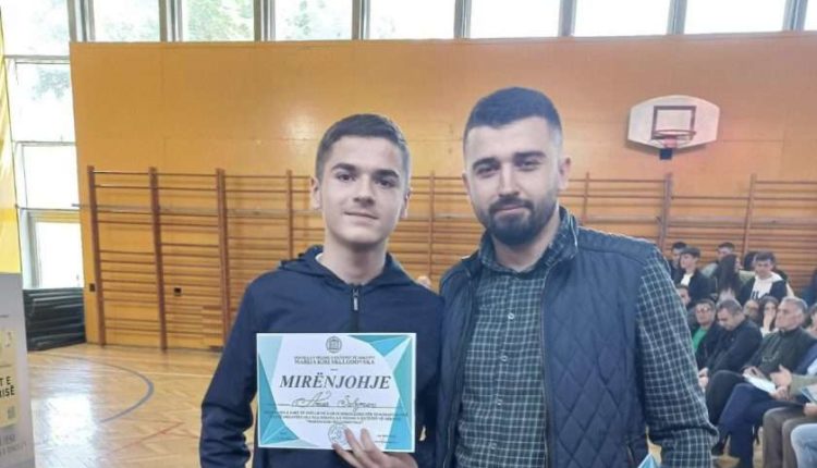 Amar Sulejmani nga Kondova, fitues i garave të diturisë në Shkup
