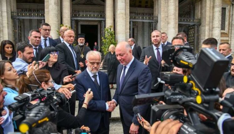 Kryeparlamentari Bullgar: Futja e bullgarëve në Kushtetutë është kusht i BE-së