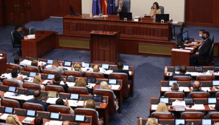 62 deputet votuan ligjet për Korridorin 8 dhe 10D
