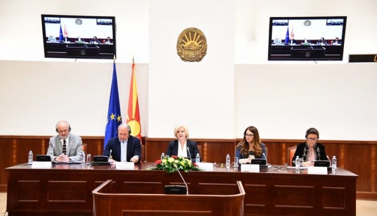 Eurodeputeti bullgar me provokime në Kuvendin e RMV-së210