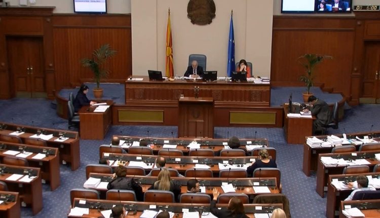 Vazhdon debati në Kuvendin e RMV-së për pakon e ligjeve për korridoret