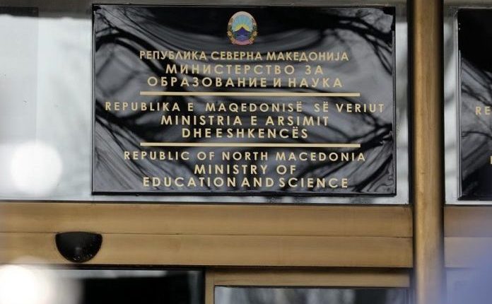 MASH: Libri i Historisë dhe Shoqërisë për klasën e pestë tërhiqet nga përdorimi