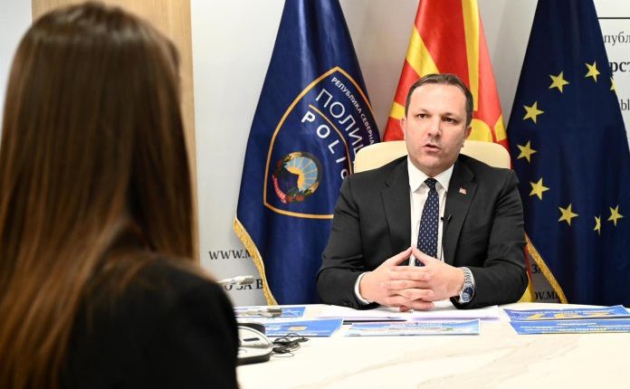 Targa të reja ose ngjitës? Spasovski: S’kemi vendosur akoma!
