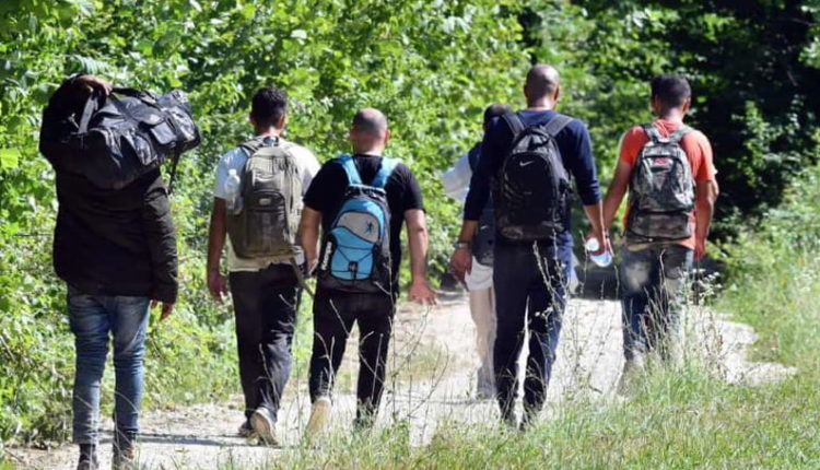 Tre emigrantë rrahën një emigrant tjetër dhe ia vodhën paratë!