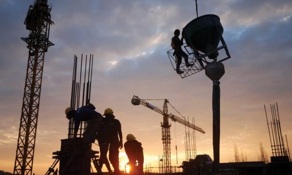 Heshtje në kompaninë ku punonte 34-vjeçari nga Turqia, i cili vdiq në Shkup pasi ra nga objekti në ndërtim