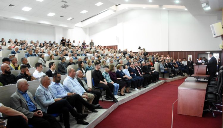 Në Universitetin e Tetovës u prezantuan platformat programore të kandidatëve për Rektor