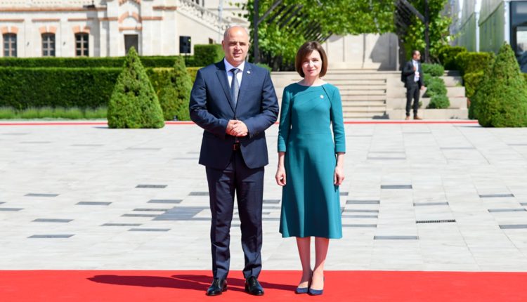 Kovaçevski në Samitin e Komunitetit Politik Evropian në Moldavi: Rruga evropiane është e shtruar, bashkërisht po merremi me sfidat e sigurisë, ekonomike dhe energjetike në Evropë