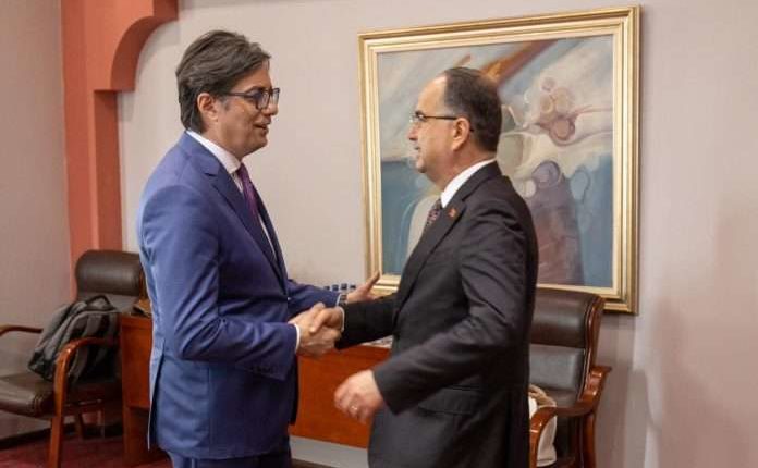 Pendarovski në takim me Begajn, vlerësohen marrëdhëniet miqësore në mes RMV-së dhe Shqipërisë