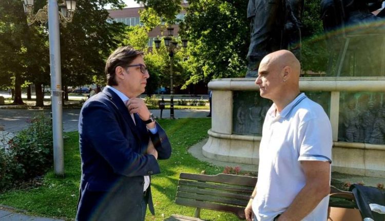 Presidenti Pendarovski vizitoi Misinin, i cili është në grevë para Kuvendit