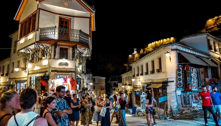 Rekord turistësh/ Shqipëria vizitohet nga 2.4 milionë të huaj në pesë muaj