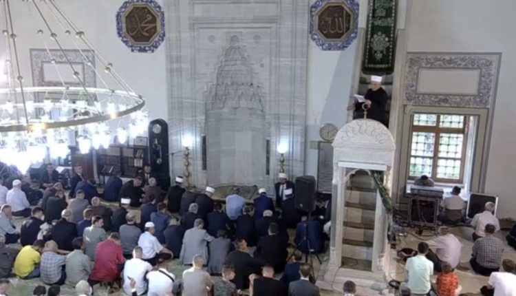 Besimtarët myslimanë festojnë sot Kurban Bajramin