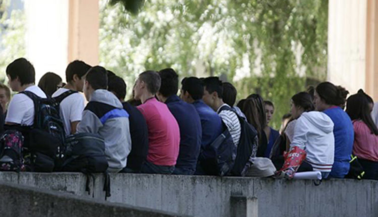Aplikimi online për regjistrim në shkollë të mesëm përfundon nesër në orën 15:00