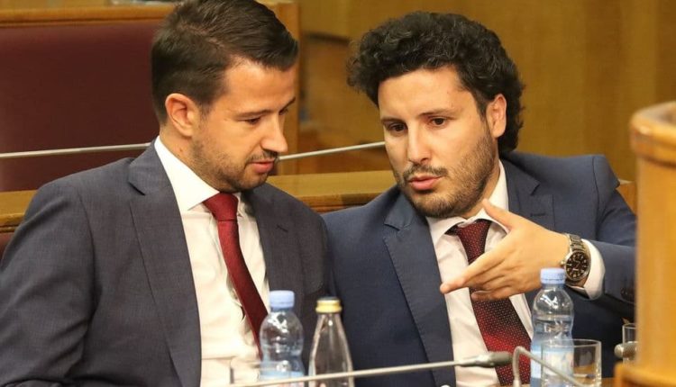 Sondazhet favorizojnë partinë e presidentit Milatoviq, roli Abazoviqit pritet të jetë vendimtar