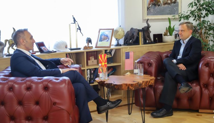 Grubi priti në takim zëvendës ambasadorin amerikan, Meyer