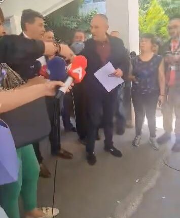 Mexhiti fton drejtorin e shkarkuar që të bëhet pjesë e kabinetit të tij