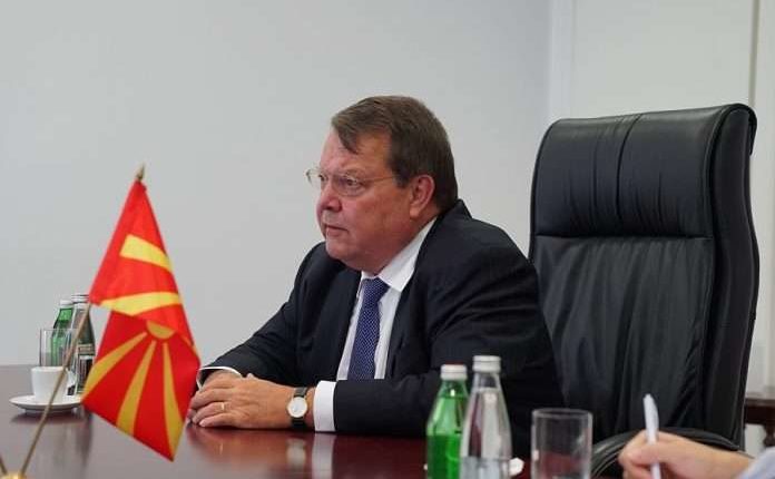 Ambasadori holandez, Kop në Shkup: Ku janë miliardat që dhamë për reformat?