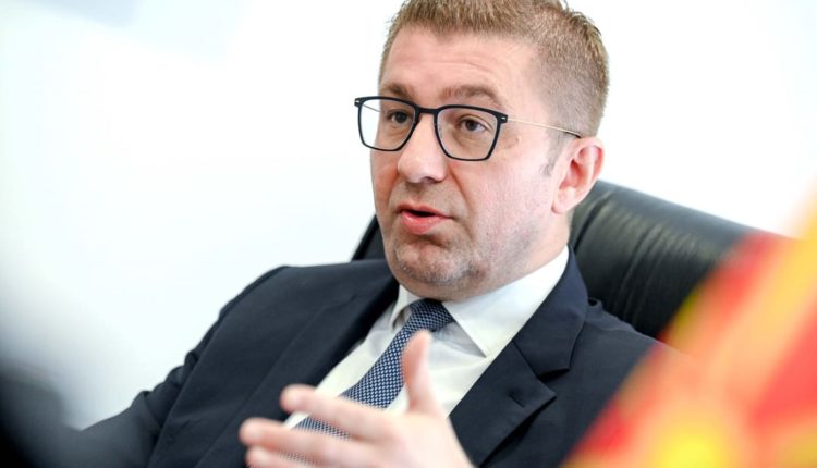 Mickoski: Bujar Osmani nuk ka kredibilitet të negociojë për identitetin tim maqedonas