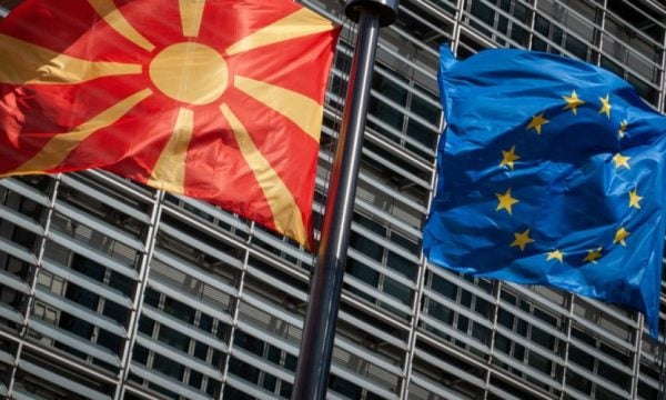 Kërkesa e VMRO-së, “Anëtarësimi i RMV në BE, pastaj ndryshimet kushtetuese” përtej çdo realiteti, thonë nga Bashkimi Evropian