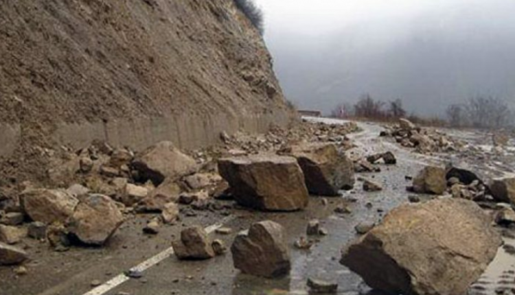 Moti i keq në Maqedoni: Rrëshqitje dheu në Ohër, vërshime në Prilep