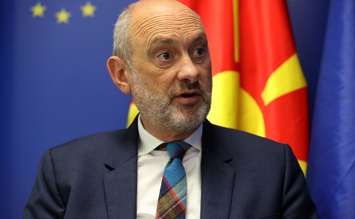 Geer: Interesat politike të lihen anash në këtë moment