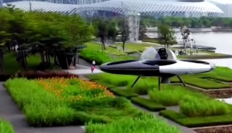 Fluturo, fluturo “UFO”! Kinezët krijuan një disk fluturues, ajo u ngrit nga diçka që është e arritshme për të gjithë (VIDEO)