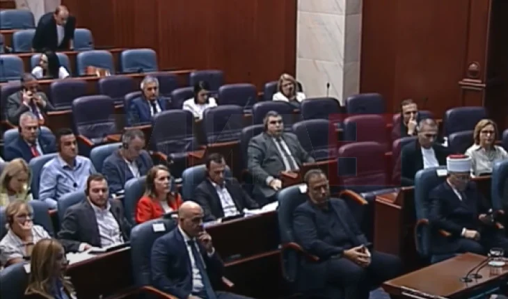 Kovaçevski dhe Xhaferi mbajtën fjalime në seancën parlamentare me rastin e gjashtëdhjetëvjetorit të tërmetit të Shkupit