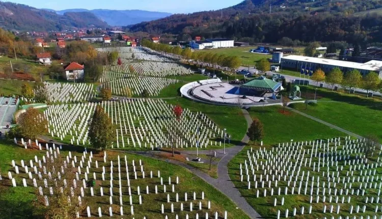 Haradinaj kujton masakrën e Srebrenicës: Mijëra jetë u shuan nga aparati shtetëror i Millosheviqit